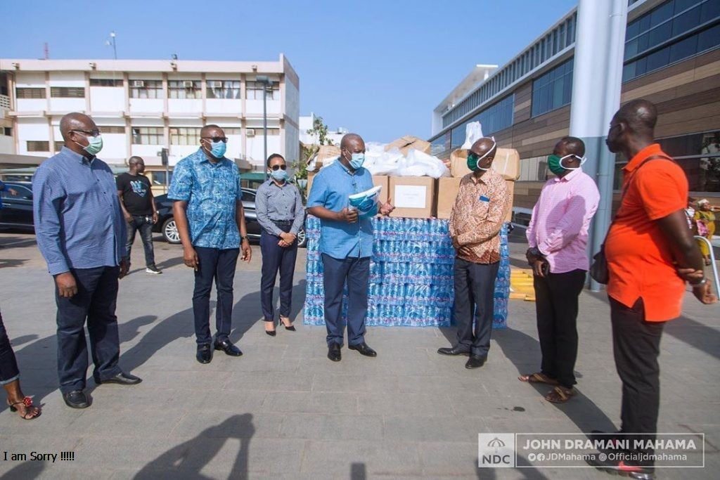 John Mahama donates items to Ridge hospital to fight coronavirus (photos) 3