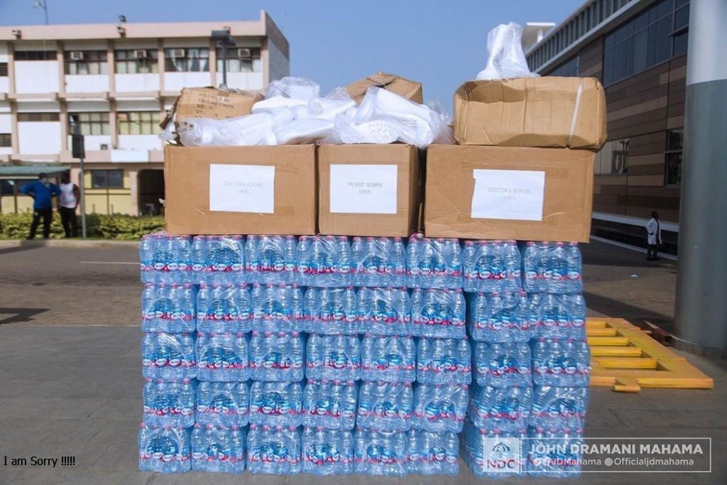 John Mahama donates items to Ridge hospital to fight coronavirus (photos) 8