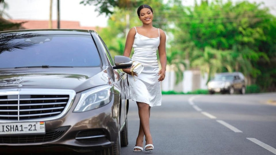 Netizens balst NAM1 for buying new Benz for Tiisha instead of paying customers 1