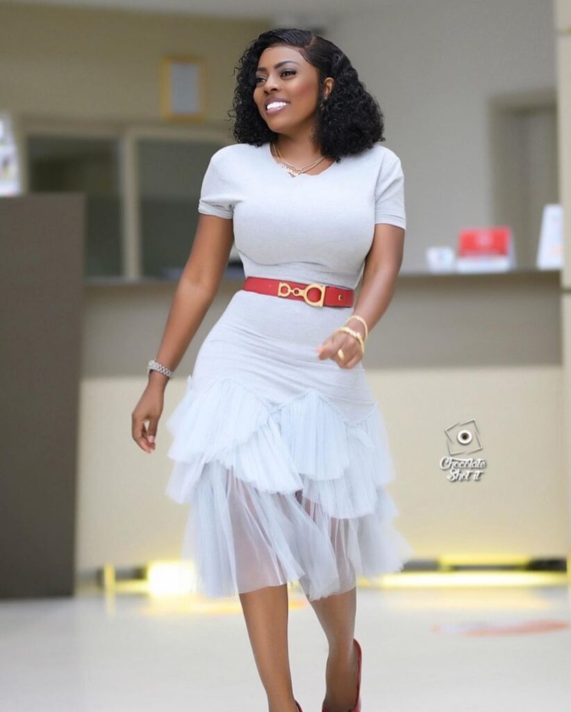 See Hot Pictures of Nana Aba Anamoah that shows she is a Journalist with class (photos) 6